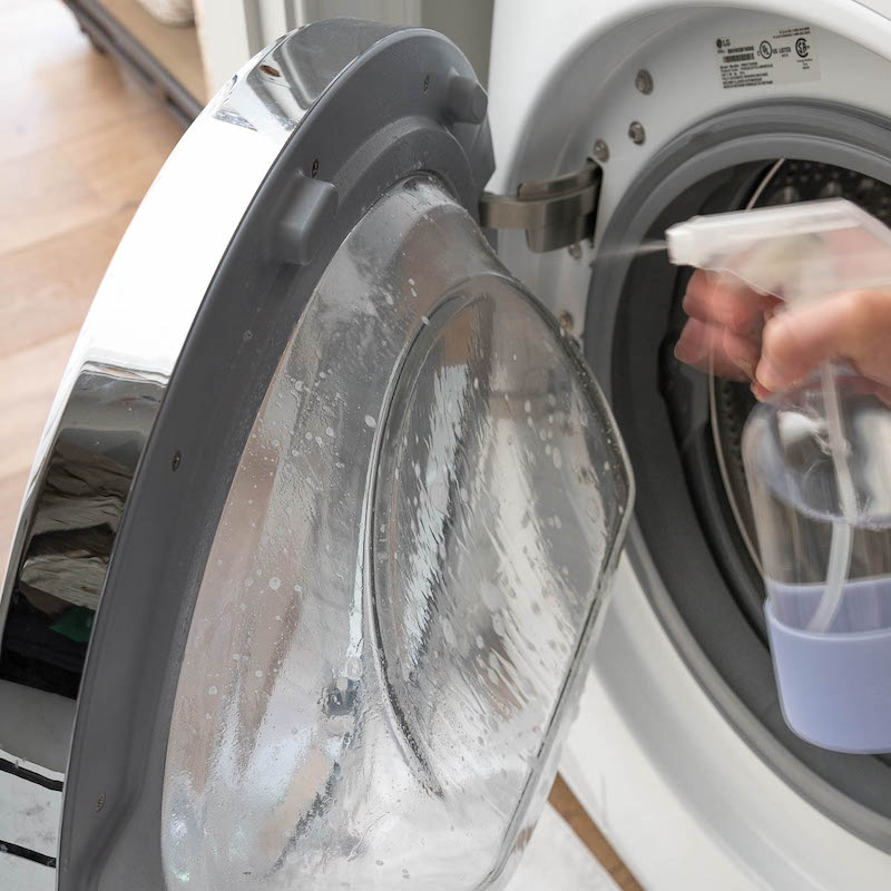 How to clean washing machine with bleach?